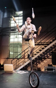 Herr Konrad - Unicycle juggling